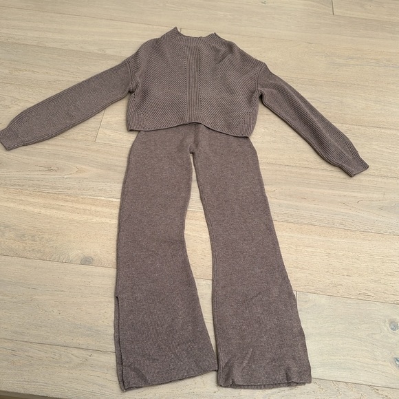 Bandier Le Ore Lodi sweater and pant set - Picture 11 of 11